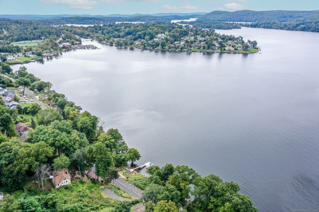 38 North Lake Shore Drive, Brookfield, CT 06804