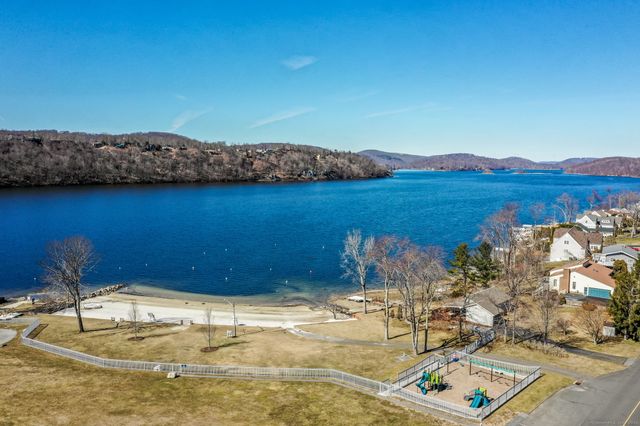 38 North Lake Shore Drive, Brookfield, CT 06804