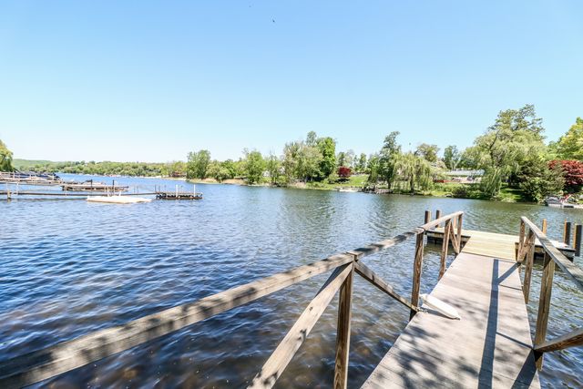 38 North Lake Shore Drive, Brookfield, CT 06804