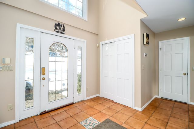 38 North Lake Shore Drive, Brookfield, CT 06804