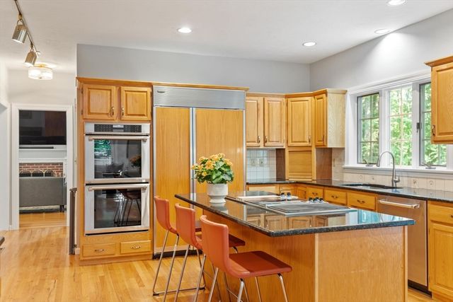 10 Wingate Ln, Acton, MA 01720