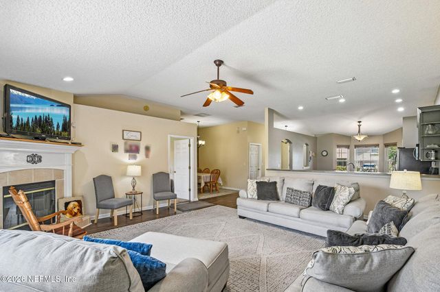 2550 ROYAL POINTE Drive, Green Cove Springs, FL 32043