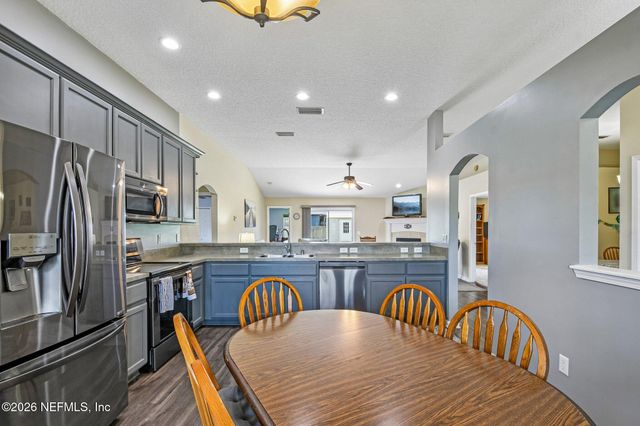 2550 ROYAL POINTE Drive, Green Cove Springs, FL 32043