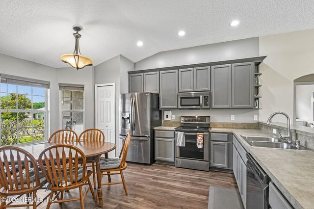 2550 ROYAL POINTE Drive, Green Cove Springs, FL 32043