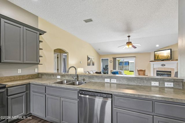 2550 ROYAL POINTE Drive, Green Cove Springs, FL 32043