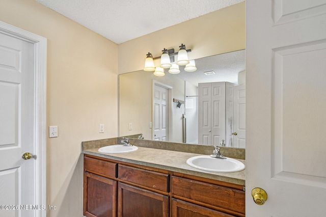 2550 ROYAL POINTE Drive, Green Cove Springs, FL 32043