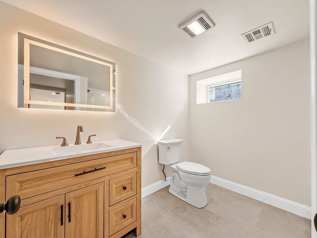44 Shore Rd, Waltham, MA 02451