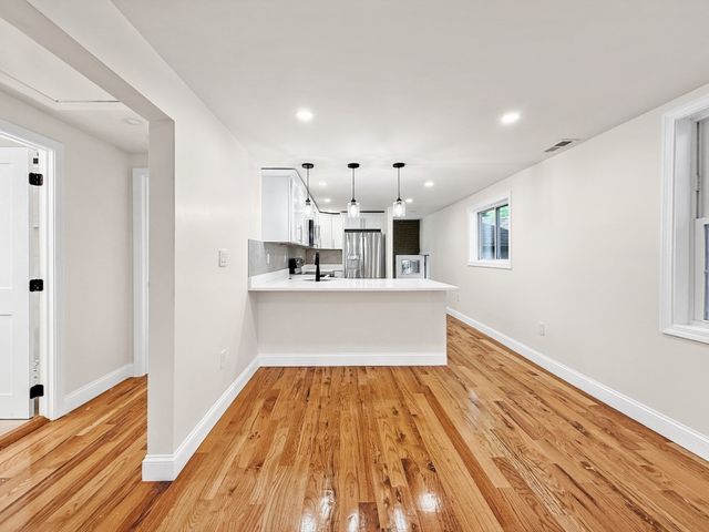 44 Shore Rd, Waltham, MA 02451
