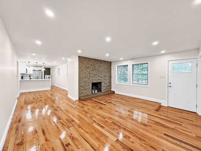 44 Shore Rd, Waltham, MA 02451