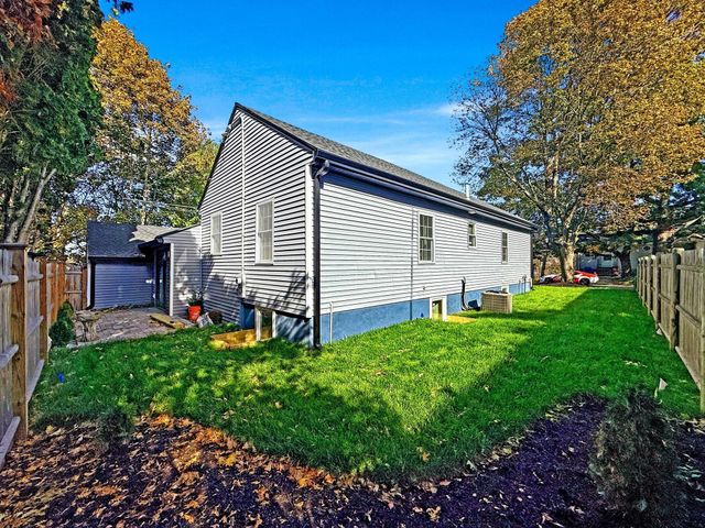 44 Shore Rd, Waltham, MA 02451