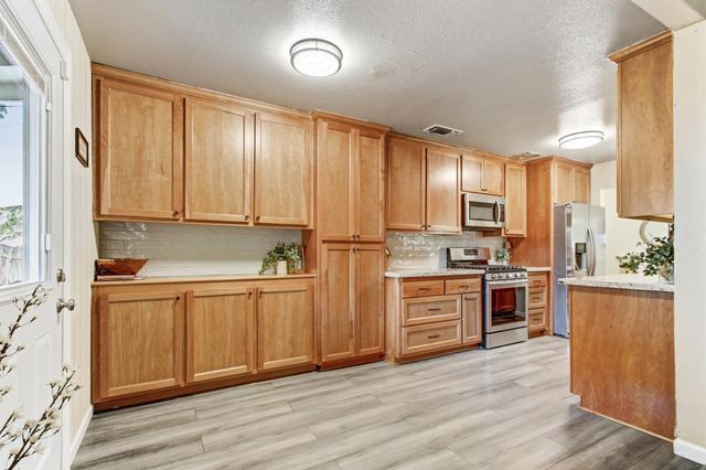 7601 Pratt Ave, Citrus Heights, CA 95610