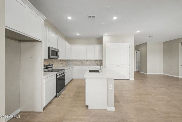 31525 N WET CREEK Road, San Tan Valley, AZ 85143