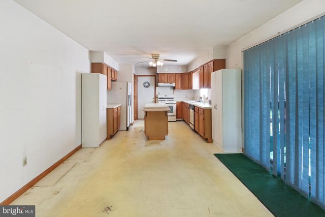 39 W HUNTINGTON CIR, Dover, DE 19904