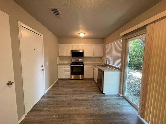 1517 VANDERBILT Drive, Arlington, TX 76014