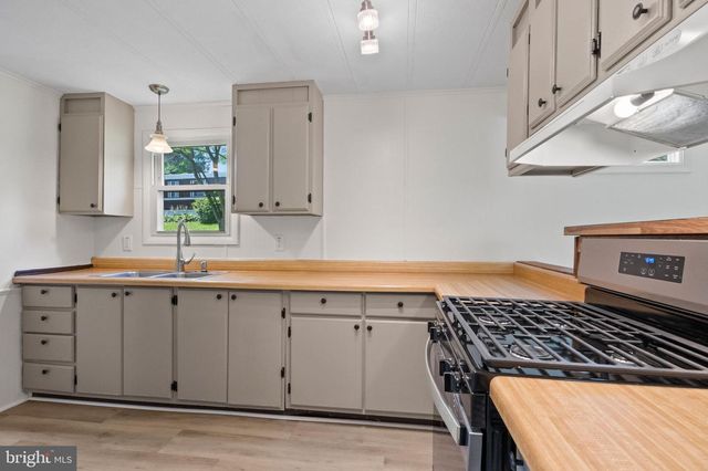 790 DOGWOOD LN, Gap, PA 17527