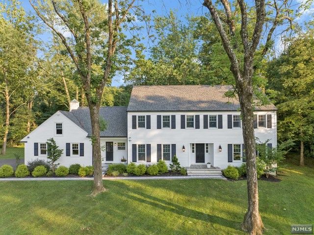 18 Fawn Lane, Bernards, NJ 07920