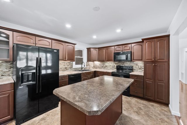 608 Vinson Dr, Nashville, TN 37217