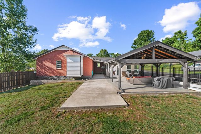 608 Vinson Dr, Nashville, TN 37217