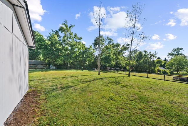 608 Vinson Dr, Nashville, TN 37217