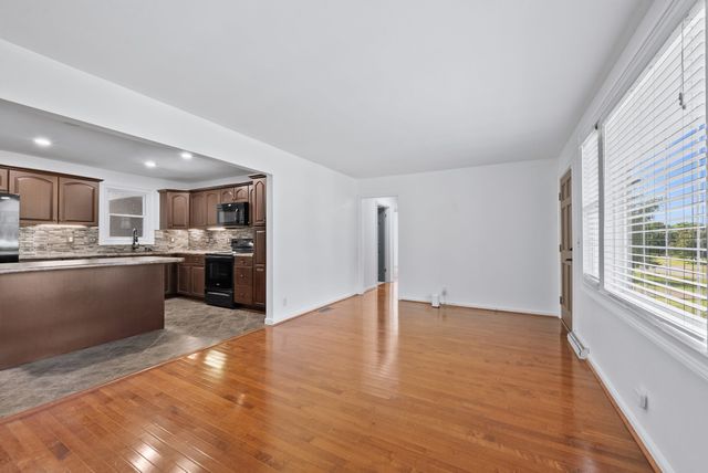 608 Vinson Dr, Nashville, TN 37217