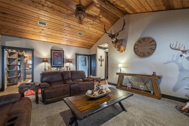 4 Willow Creek, Huntsville, TX 77340