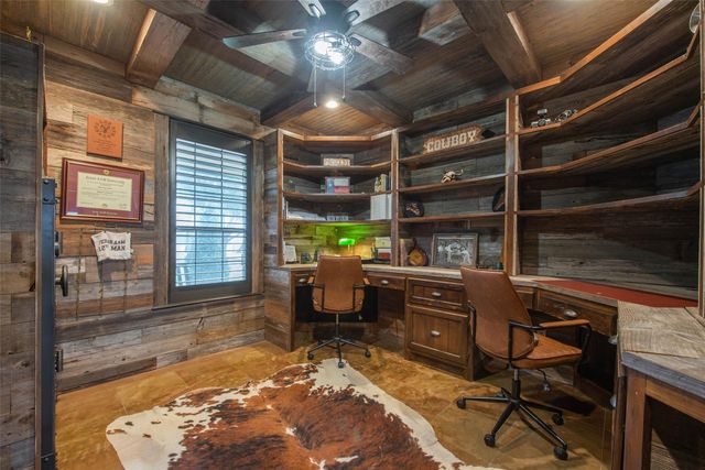 4 Willow Creek, Huntsville, TX 77340