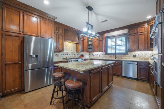 4 Willow Creek, Huntsville, TX 77340