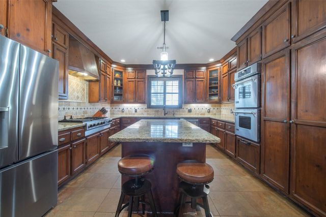 4 Willow Creek, Huntsville, TX 77340