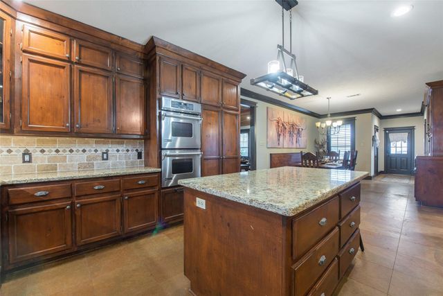 4 Willow Creek, Huntsville, TX 77340