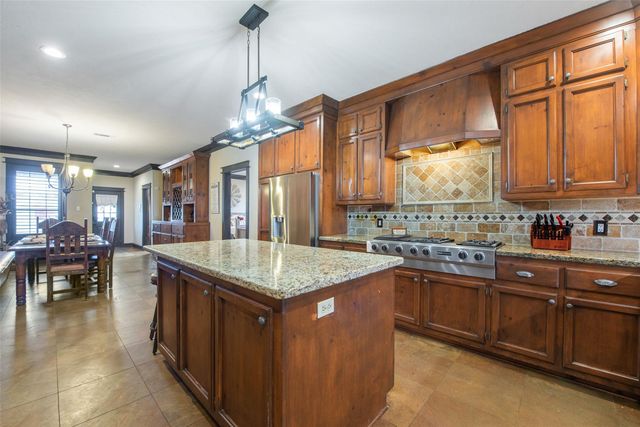 4 Willow Creek, Huntsville, TX 77340