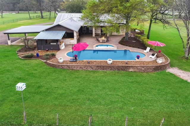 4 Willow Creek, Huntsville, TX 77340