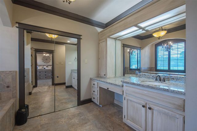 4 Willow Creek, Huntsville, TX 77340