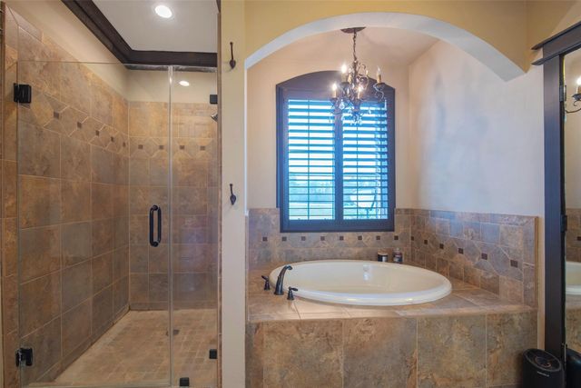 4 Willow Creek, Huntsville, TX 77340