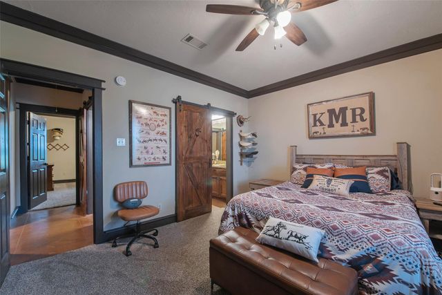 4 Willow Creek, Huntsville, TX 77340