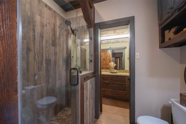 4 Willow Creek, Huntsville, TX 77340