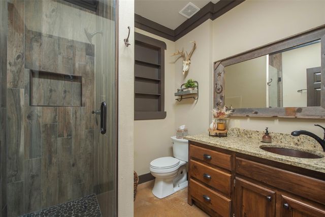 4 Willow Creek, Huntsville, TX 77340