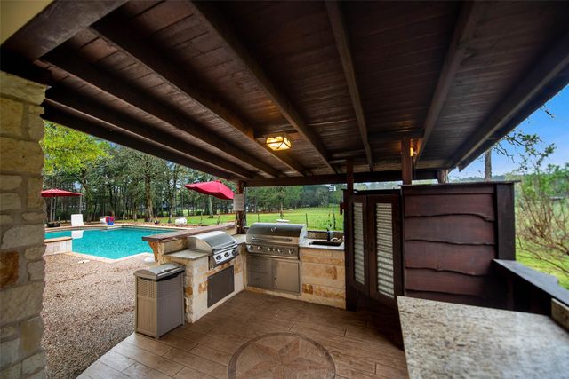 4 Willow Creek, Huntsville, TX 77340