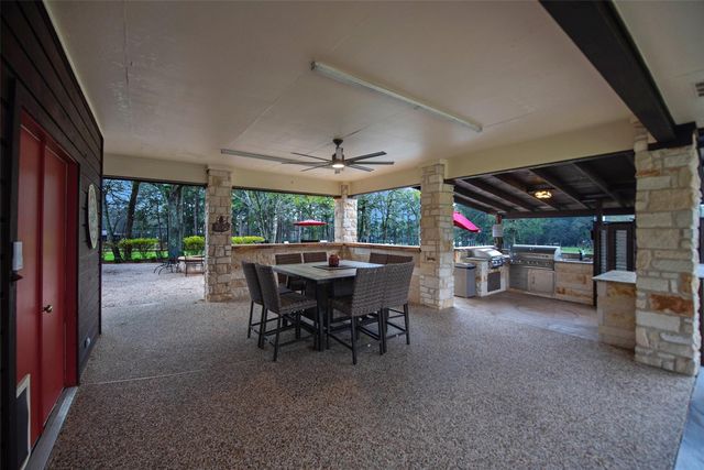 4 Willow Creek, Huntsville, TX 77340