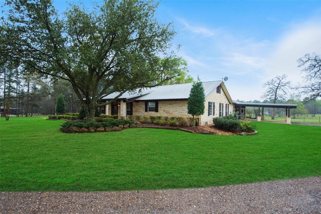 4 Willow Creek, Huntsville, TX 77340