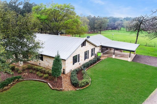 4 Willow Creek, Huntsville, TX 77340