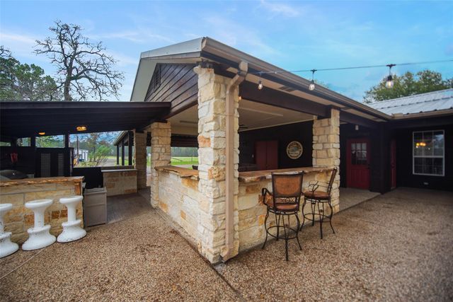 4 Willow Creek, Huntsville, TX 77340