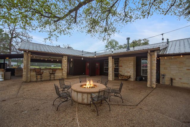 4 Willow Creek, Huntsville, TX 77340