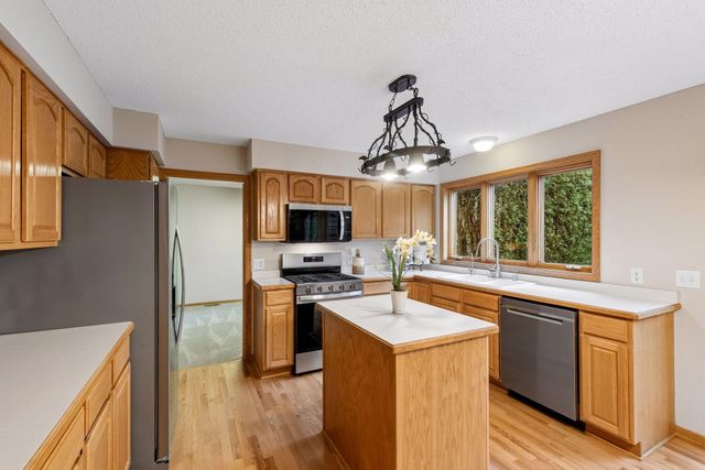 607 Carver Bluffs Parkway, Carver, MN 55315