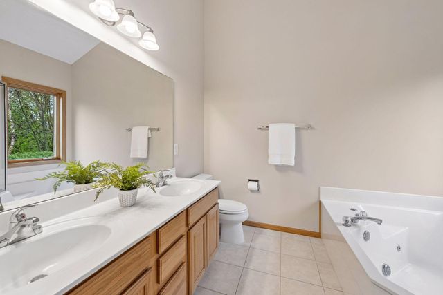 607 Carver Bluffs Parkway, Carver, MN 55315