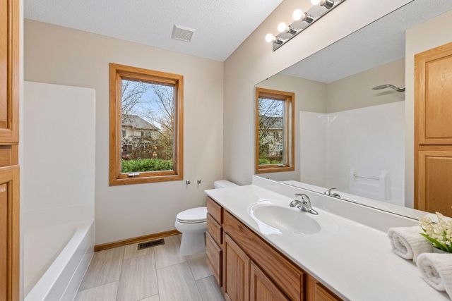 607 Carver Bluffs Parkway, Carver, MN 55315