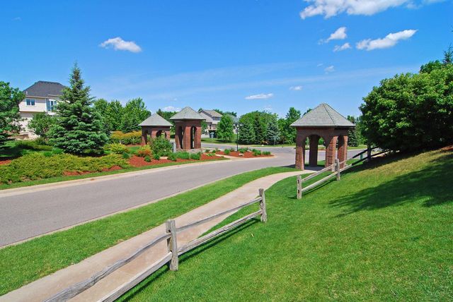 607 Carver Bluffs Parkway, Carver, MN 55315
