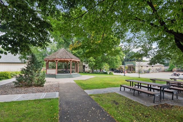 607 Carver Bluffs Parkway, Carver, MN 55315