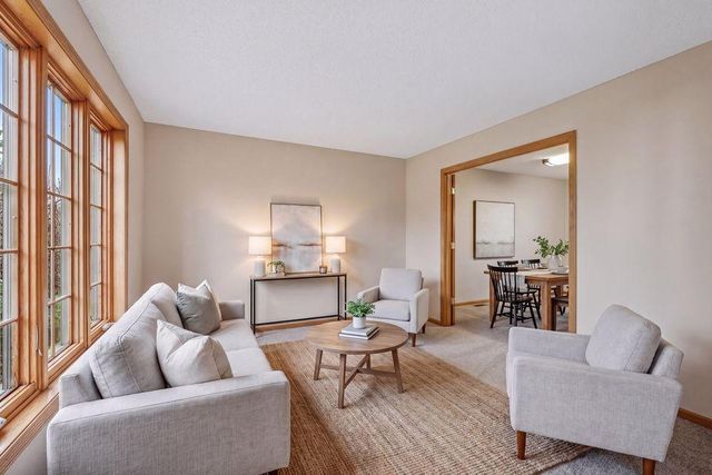 607 Carver Bluffs Parkway, Carver, MN 55315