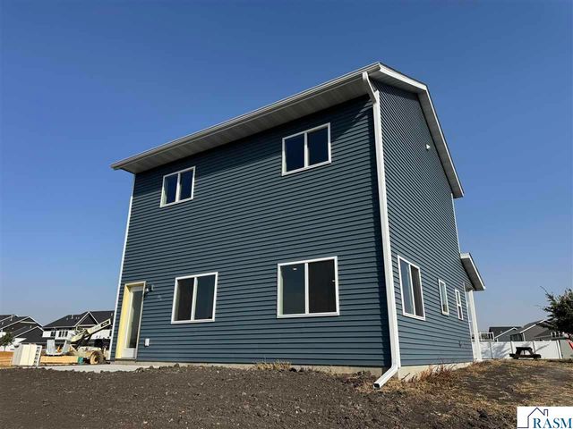 1905 Bluestem Drive, Mankato, MN 56001