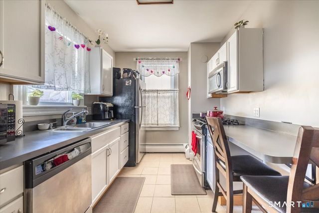 25 Westfield Avenue, Bridgeport, CT 06606